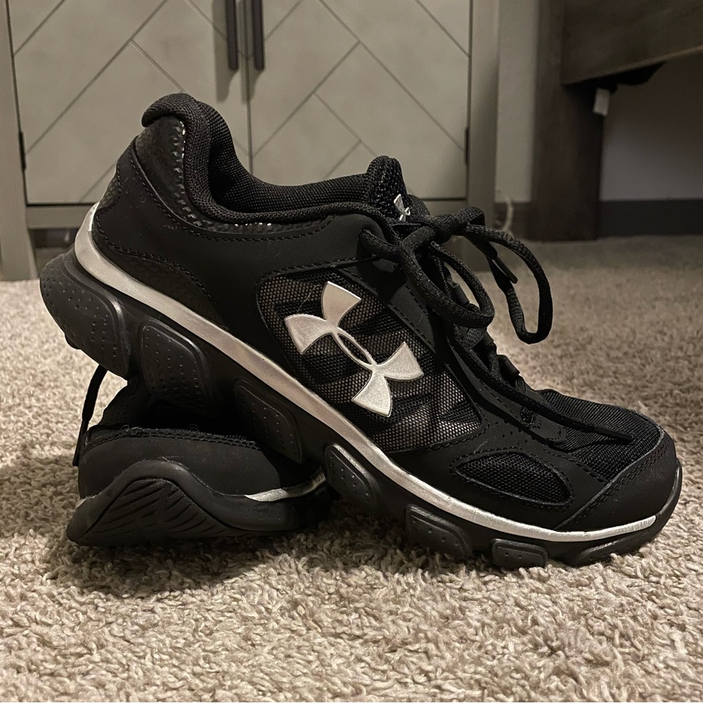 Under Armor Sneakers - Picture 1 of 6